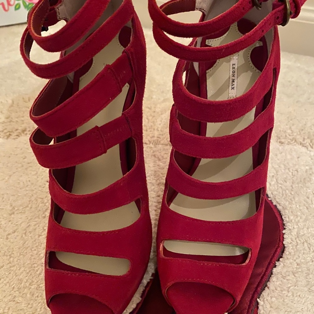 Leon Max Red Suede Platform Peep toe